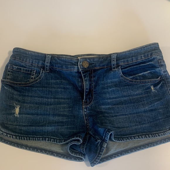 Three pairs of cute jean shorts all next to new in excellent shape, 3 for $20 - Picture 4 of 4